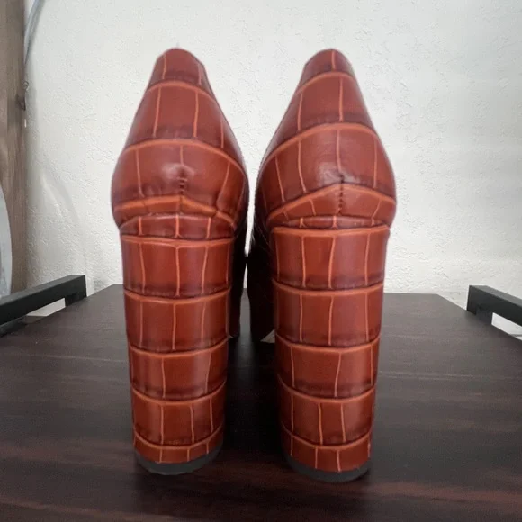 Sam Edelman Brown Platform Shoes with Croc Pattern - Picture 6 of 6